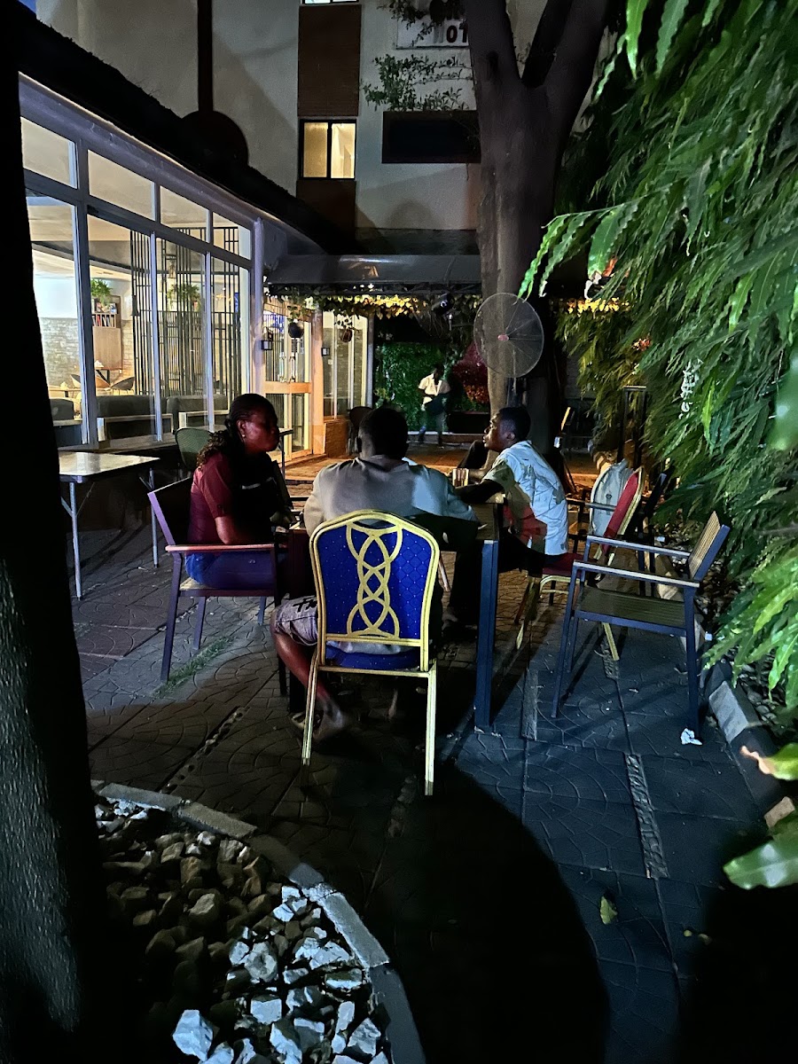 Che Bar And Grill