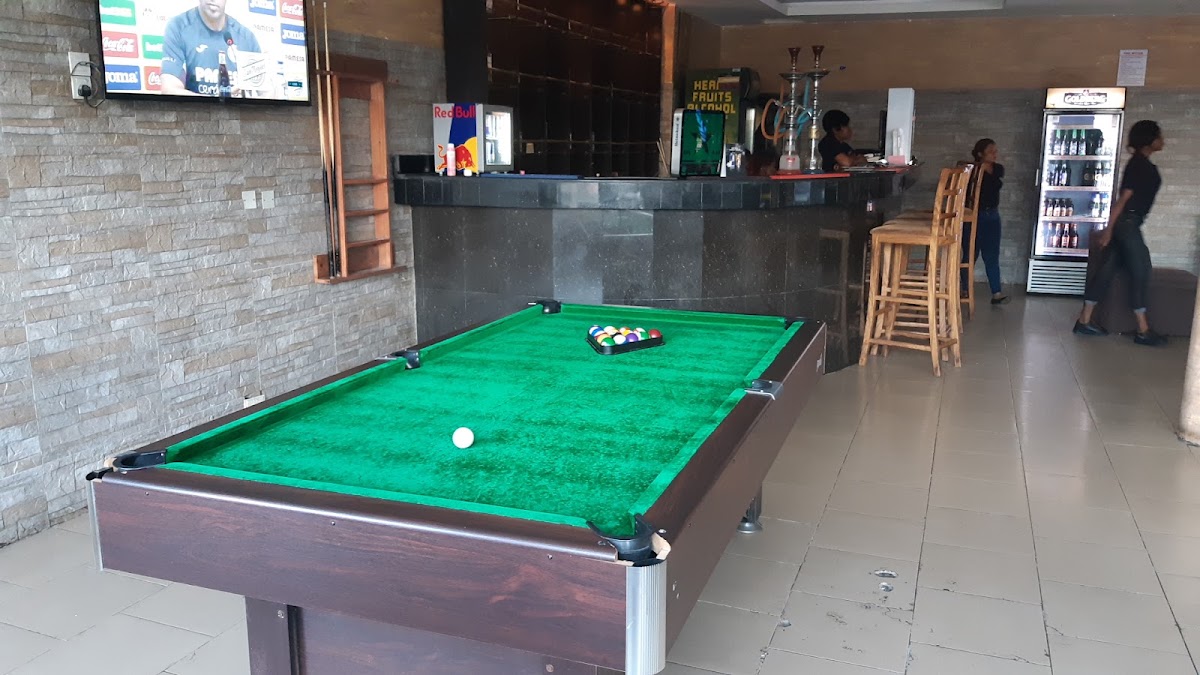 Che Bar And Grill Photo 4