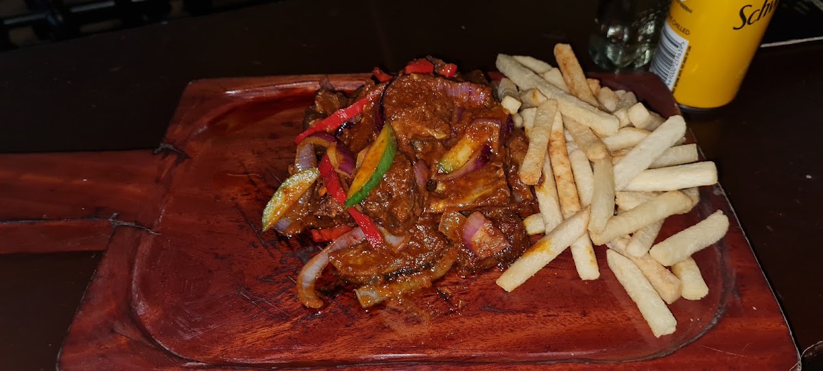 Che Bar And Grill Photo 9
