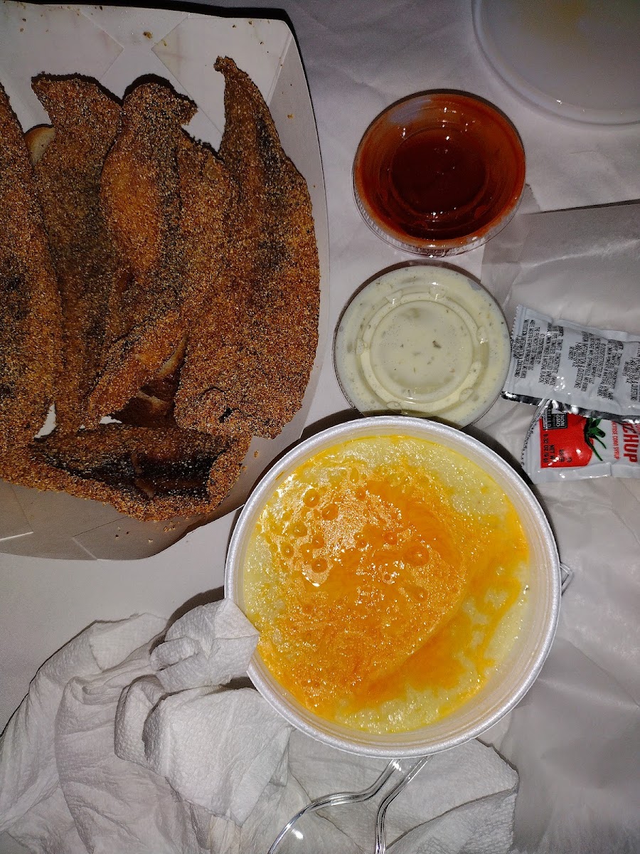 Island Fish And Grits Photo 10