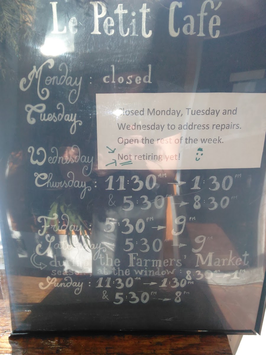 Le Petit Cafe Menu Photo 2