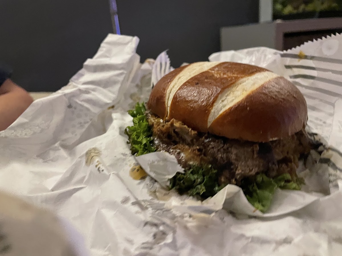 Ohannes Burgers Photo 9