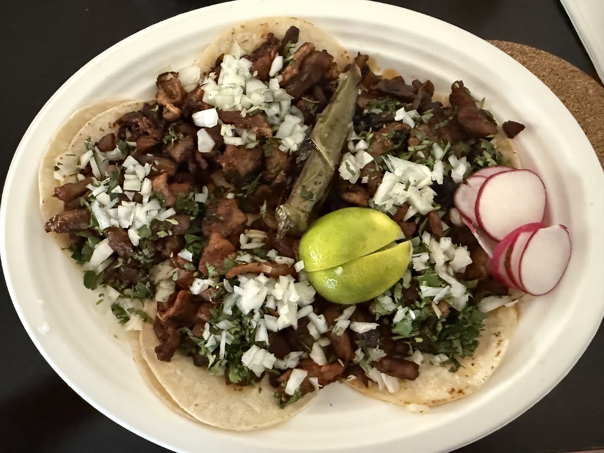 Tustacos Taqueria Photo 4